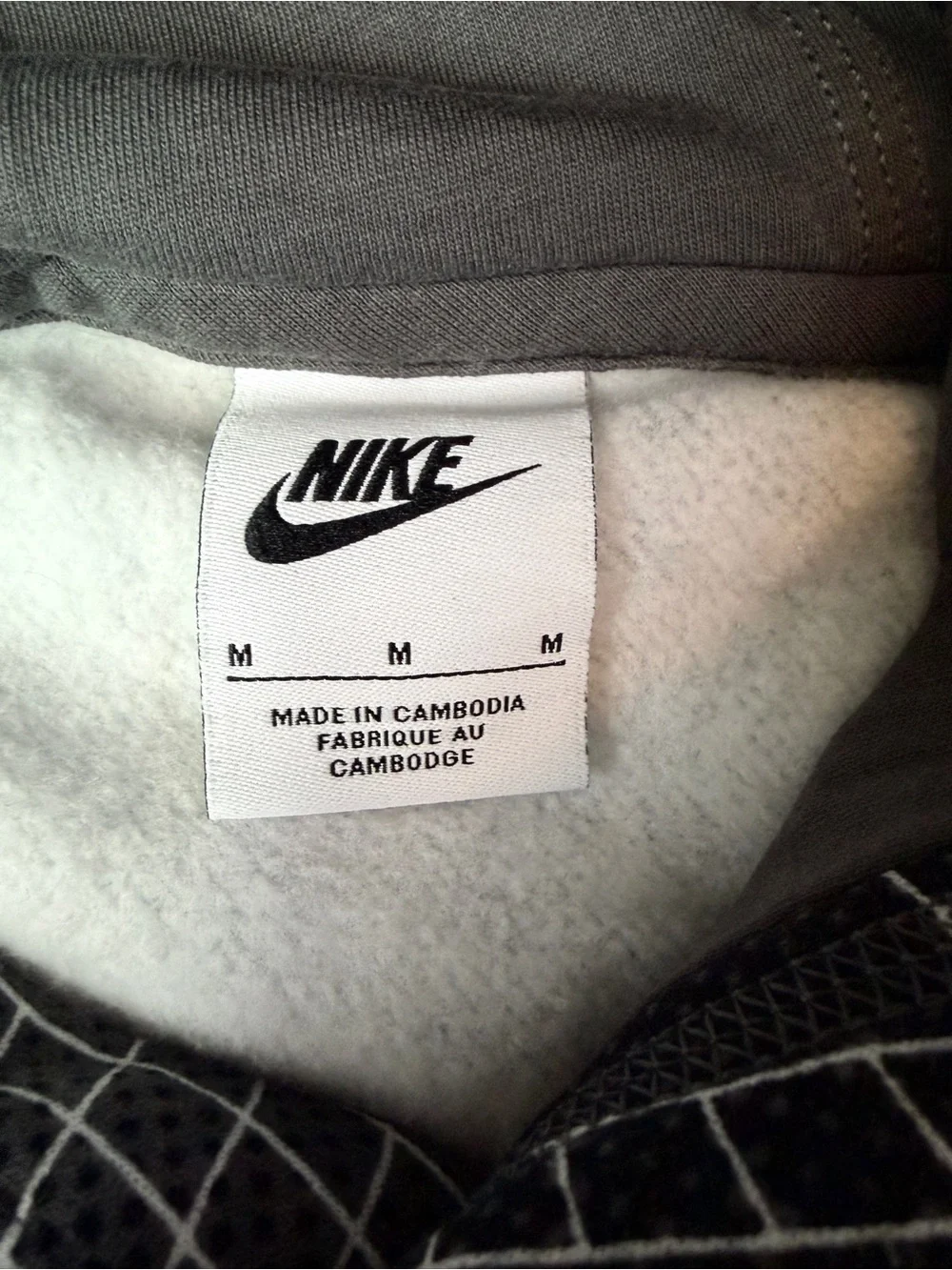 Nike Boys NSW Club Fleece AOP Grid Hoodie Glow In The Dark Size M DX5105-010